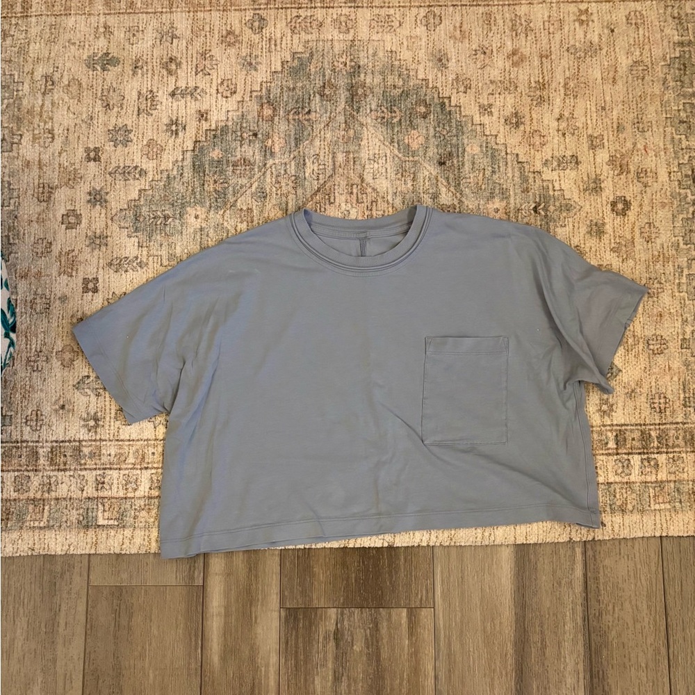 Lululemon cropped blue pocket tshirt